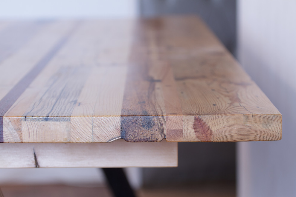 Обложка проекта: Рабочий стол из разных видов старого дерева