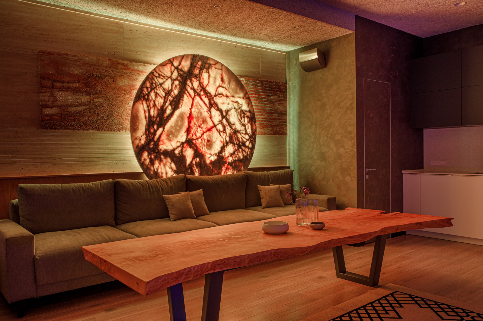 Реализованный проект Таунхауса (ночь) по ул. Бархатная г. Владивосток