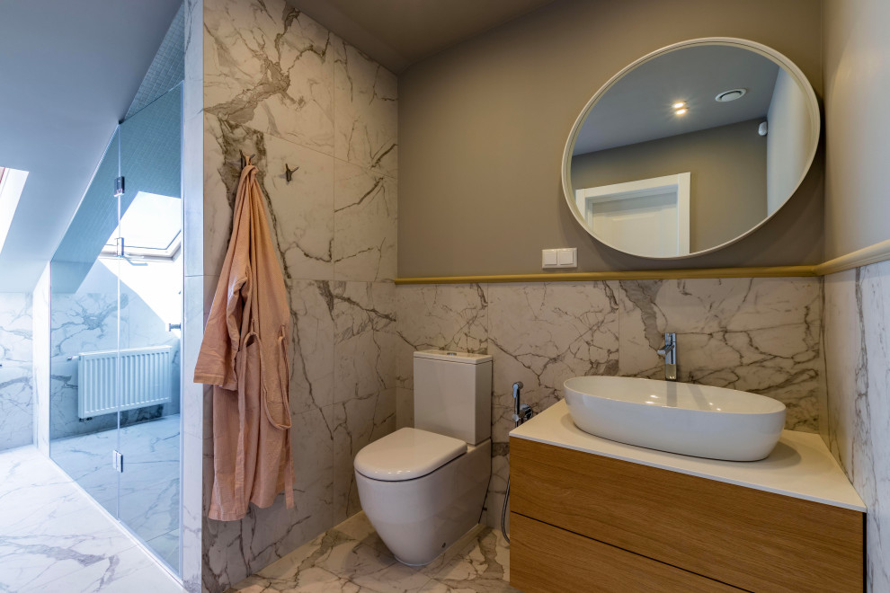 Гостевая спальня с личным санузлом.