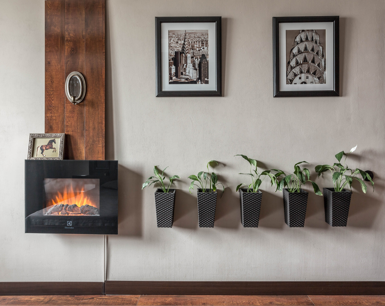 В гостях: Мужская квартира с двумя каминами и множеством зеркал