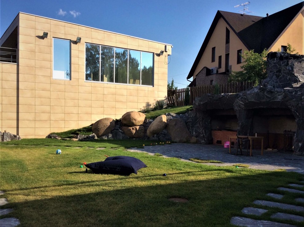 HI-TECH на обломках мегалитового комплекса