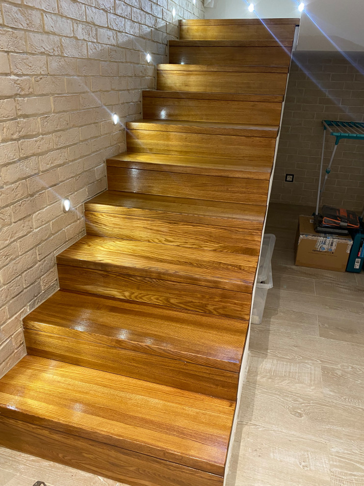 Обложка проекта: Лестница из массива