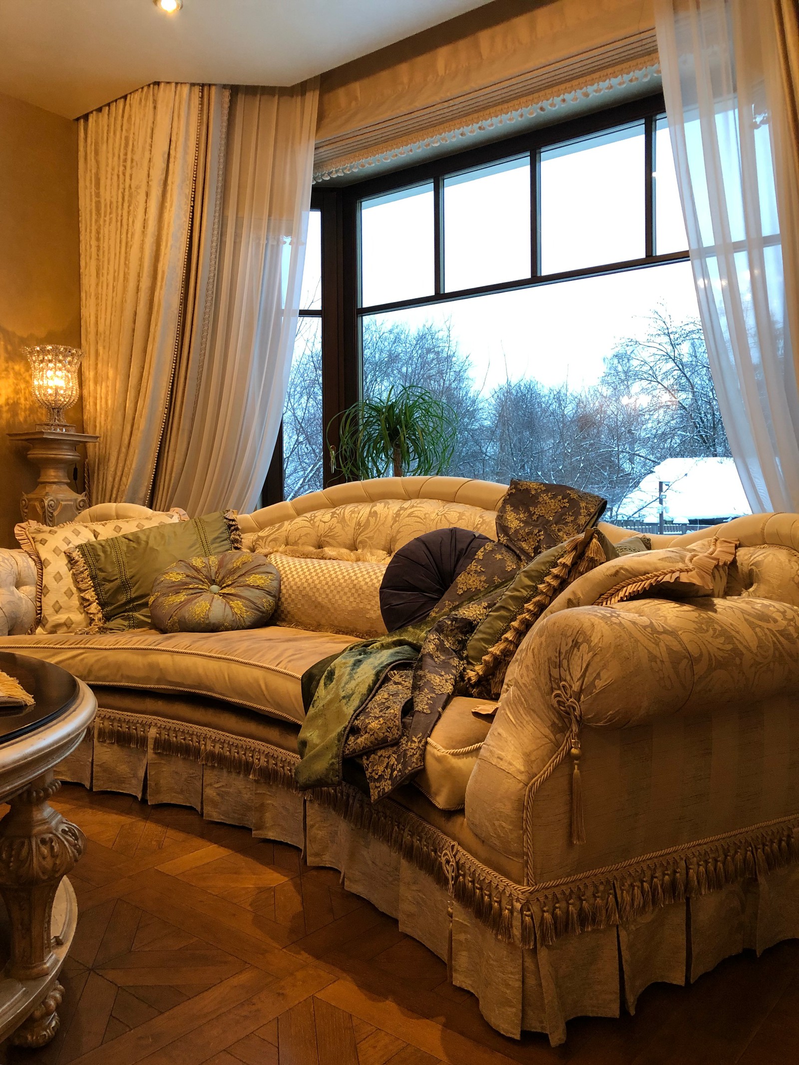 Классическая белая гостиная