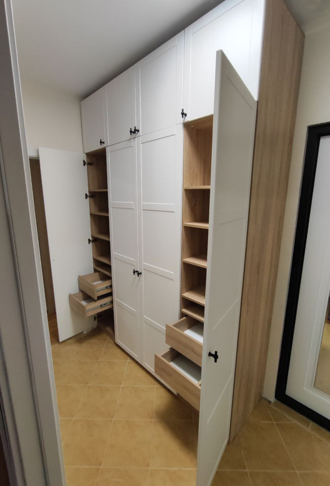 Распашные шкафы