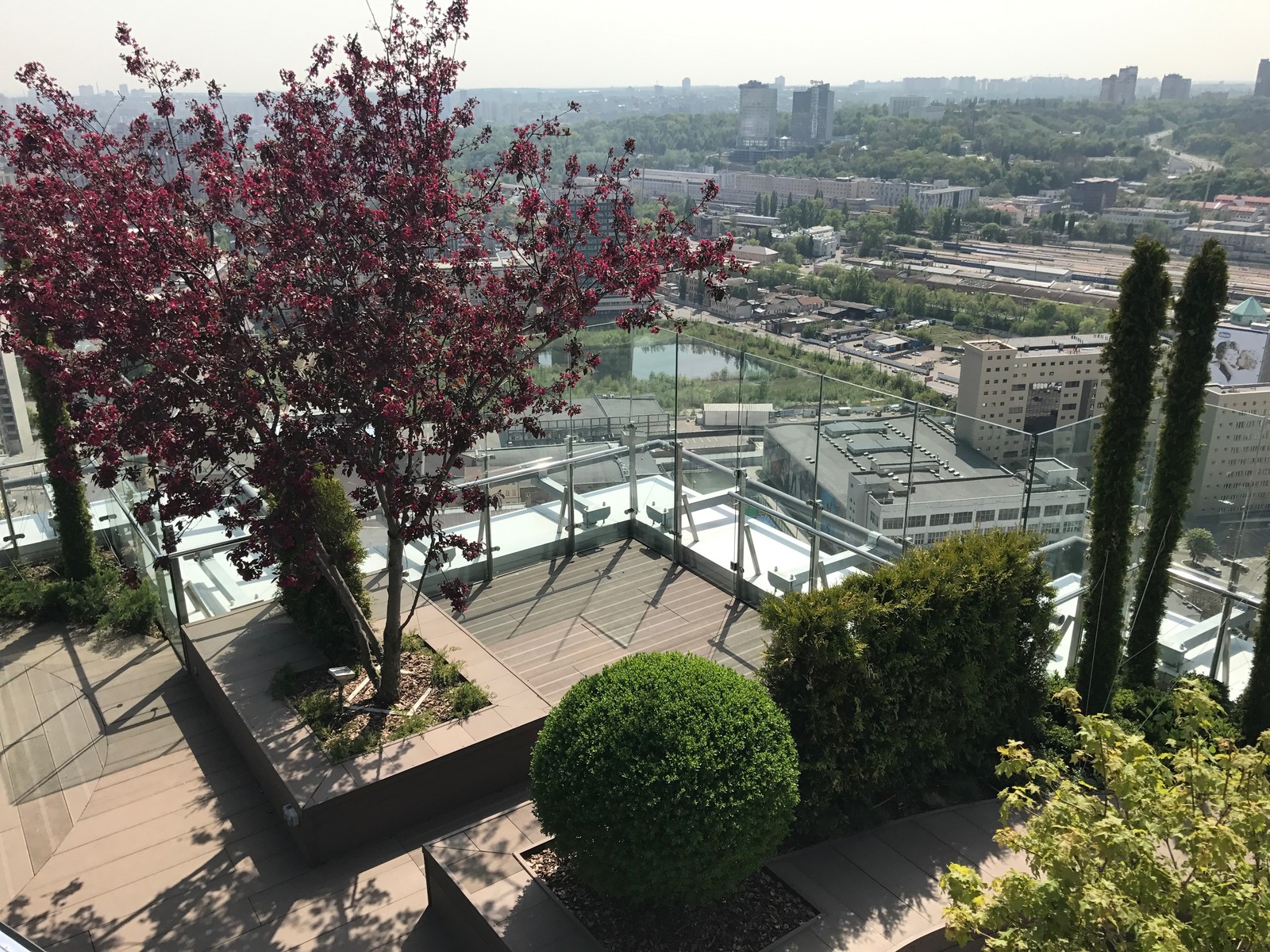 Парк на крыше жилого здания.