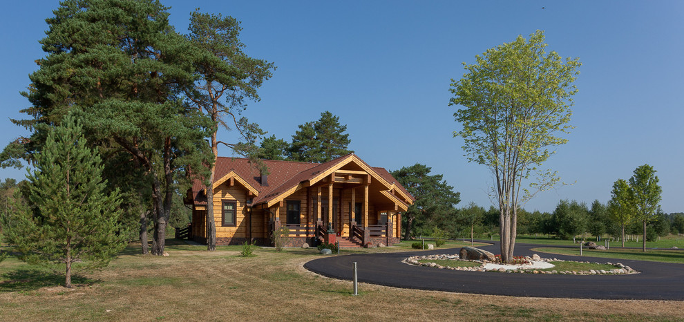 Деревянный дом в классическом стиле