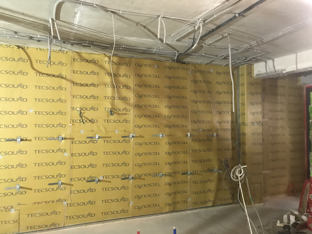 Звукоизоляция Tecsound, мы защитим Вас от посторонних звуков соседей и улиц