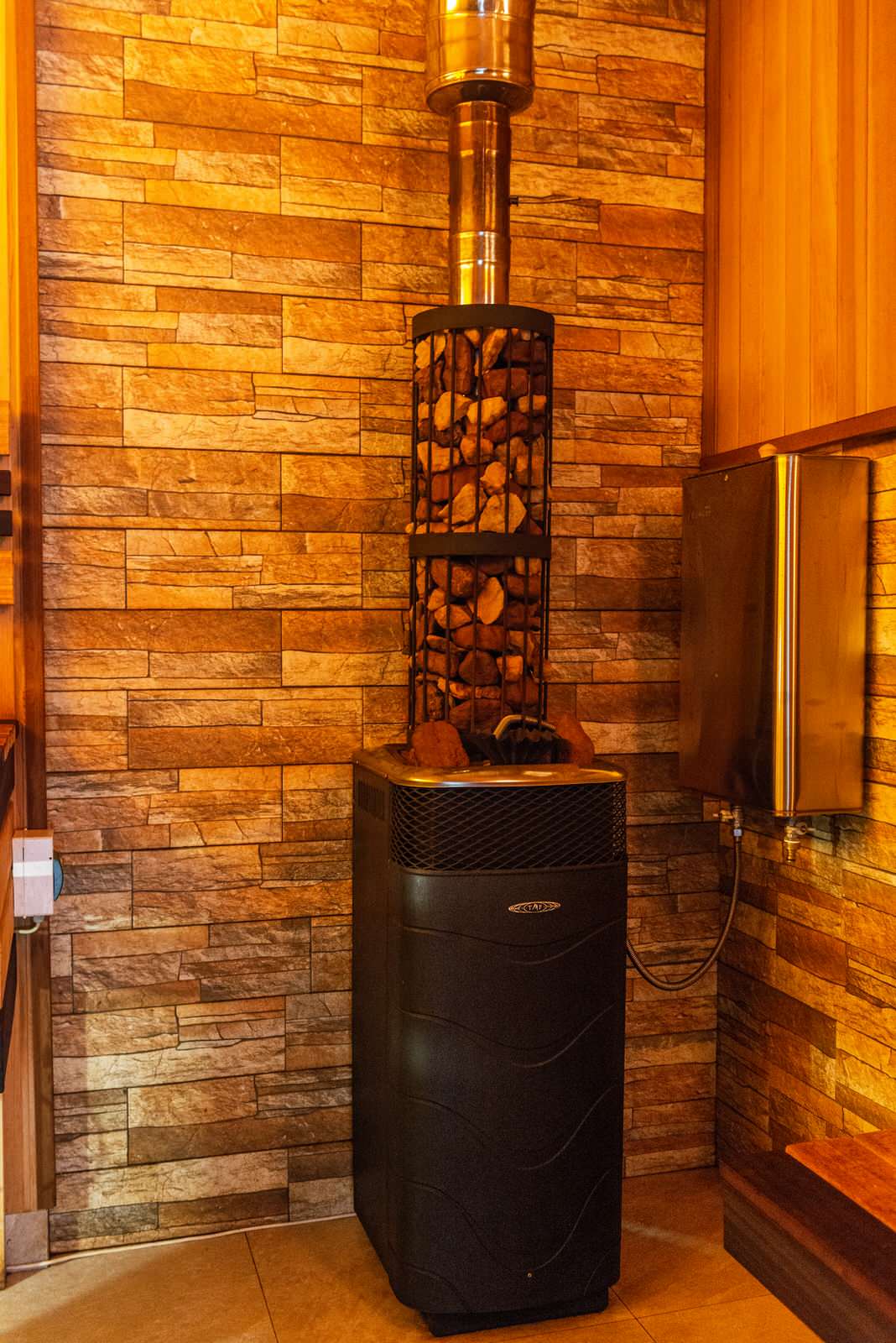 Дом с бассейном