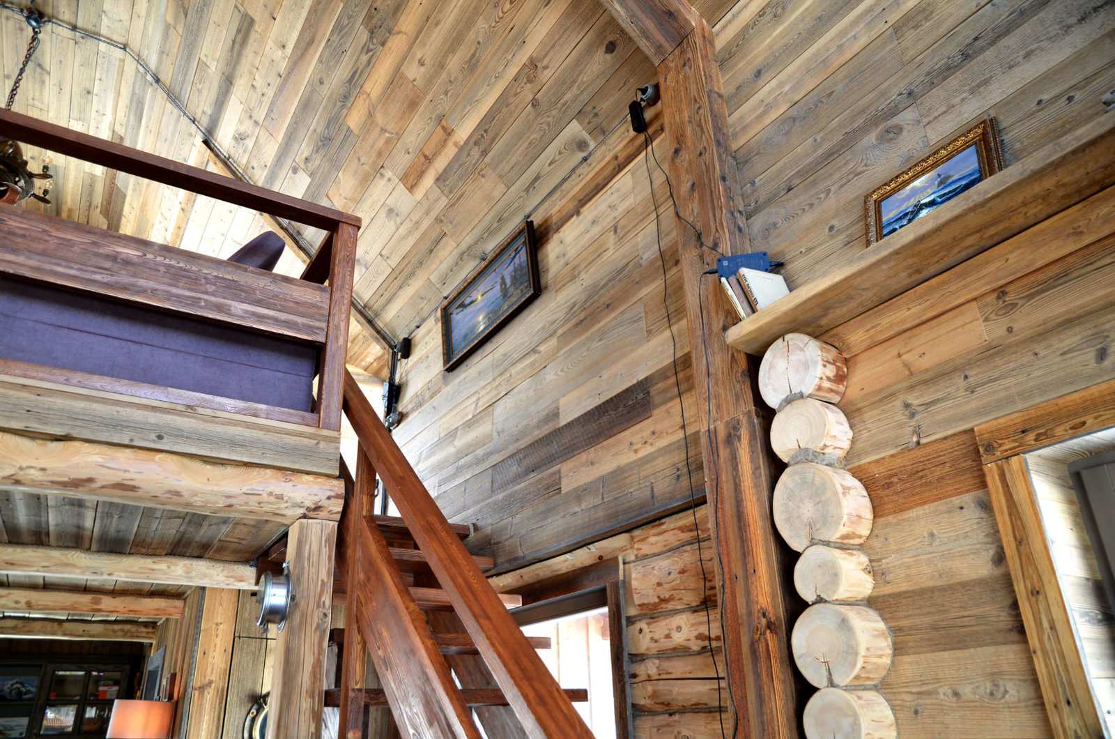 ВНУТРЕНЯЯ ОТДЕЛКА ДОМА В СТИЛЕ ШАЛЕ