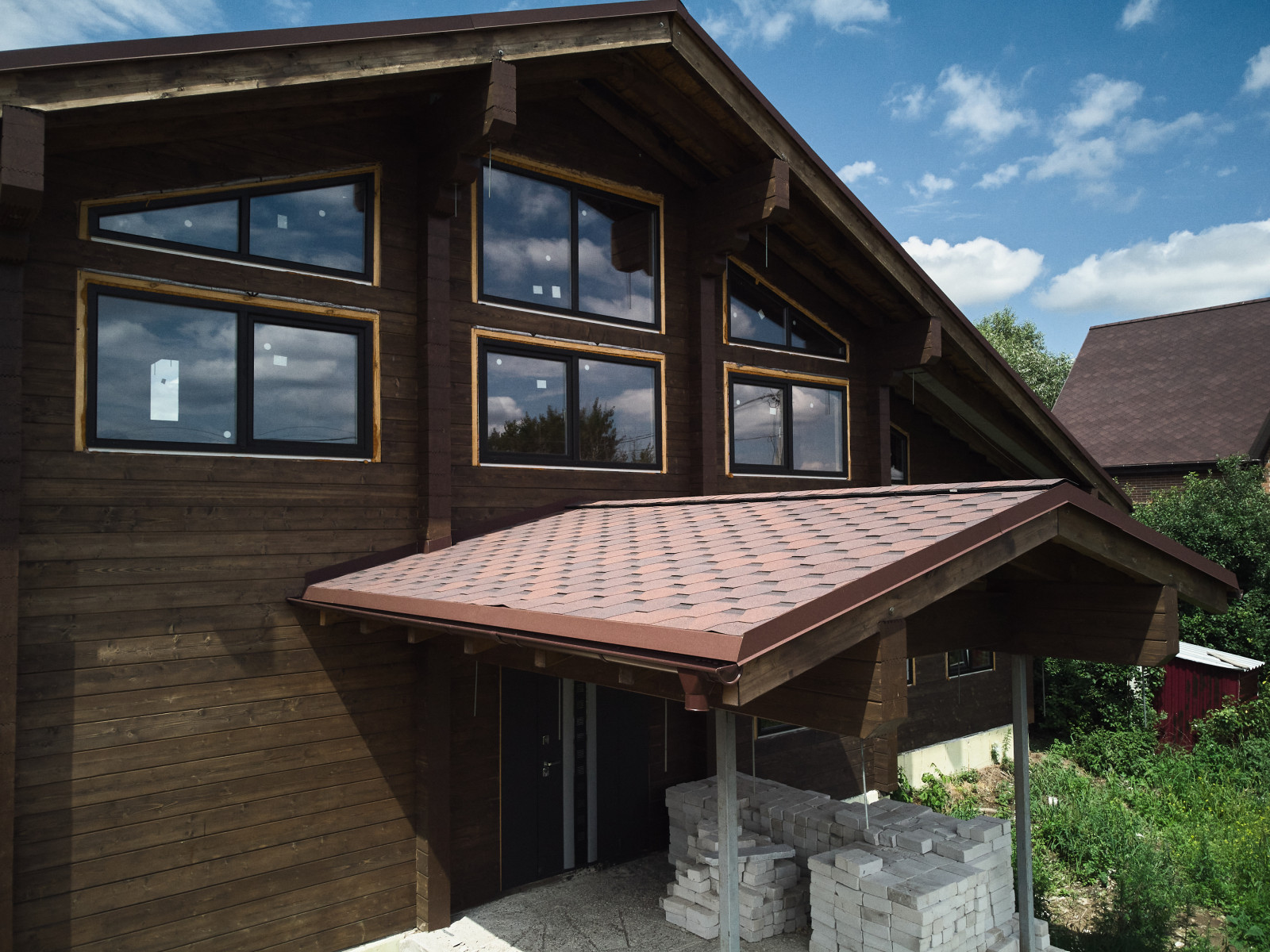 Кровля и мансардные окна: замер и расчёт, поставка и монтаж материалов.