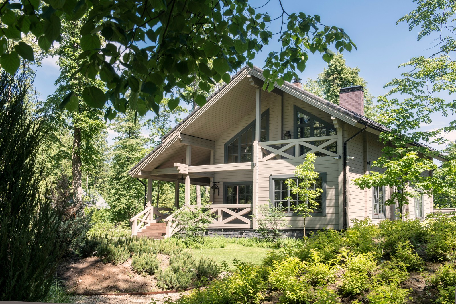 Один из домов, выкрашенных материалами Renner