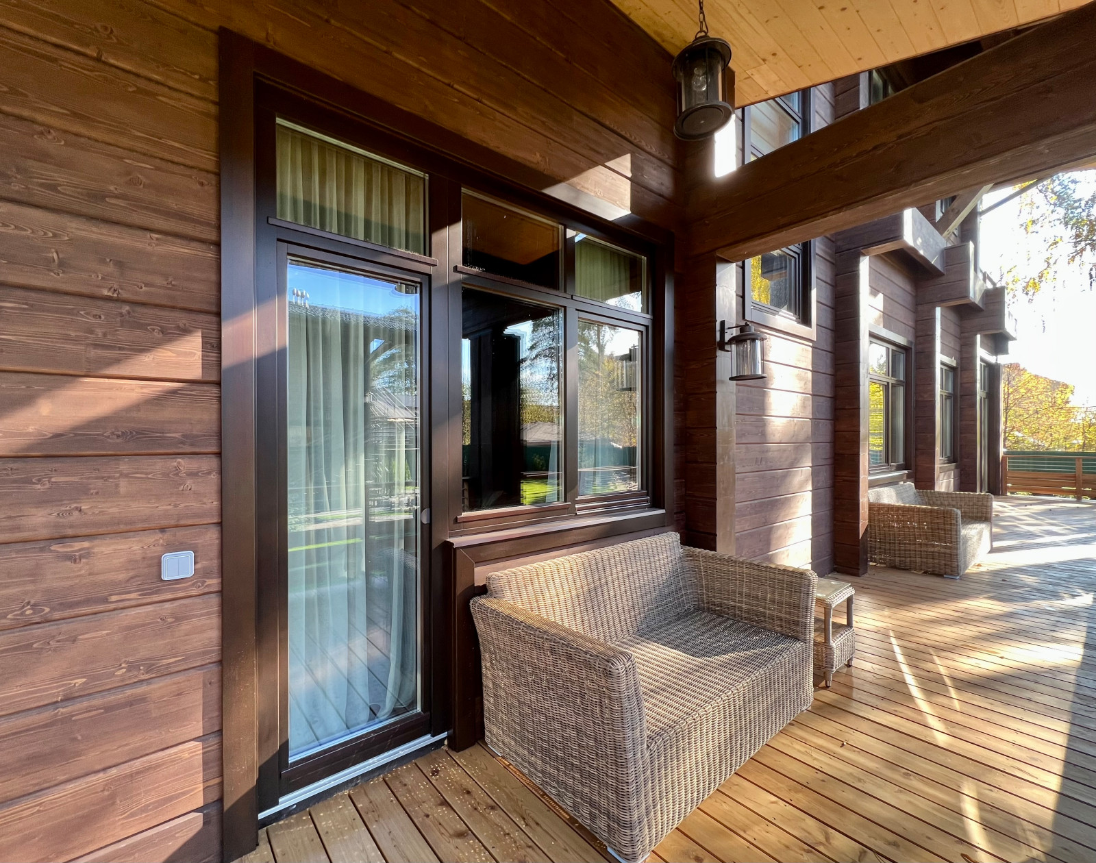 Остекление дома, веранды и гаража деревянными окна из сосны