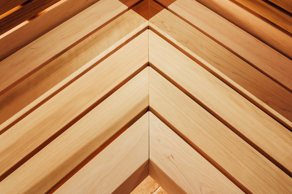 Угловое соединение доски на пологах.