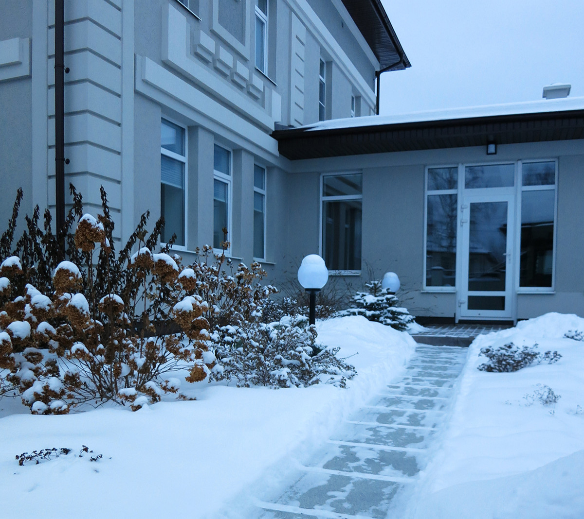 Руст и поперечно исчерченная дорожка