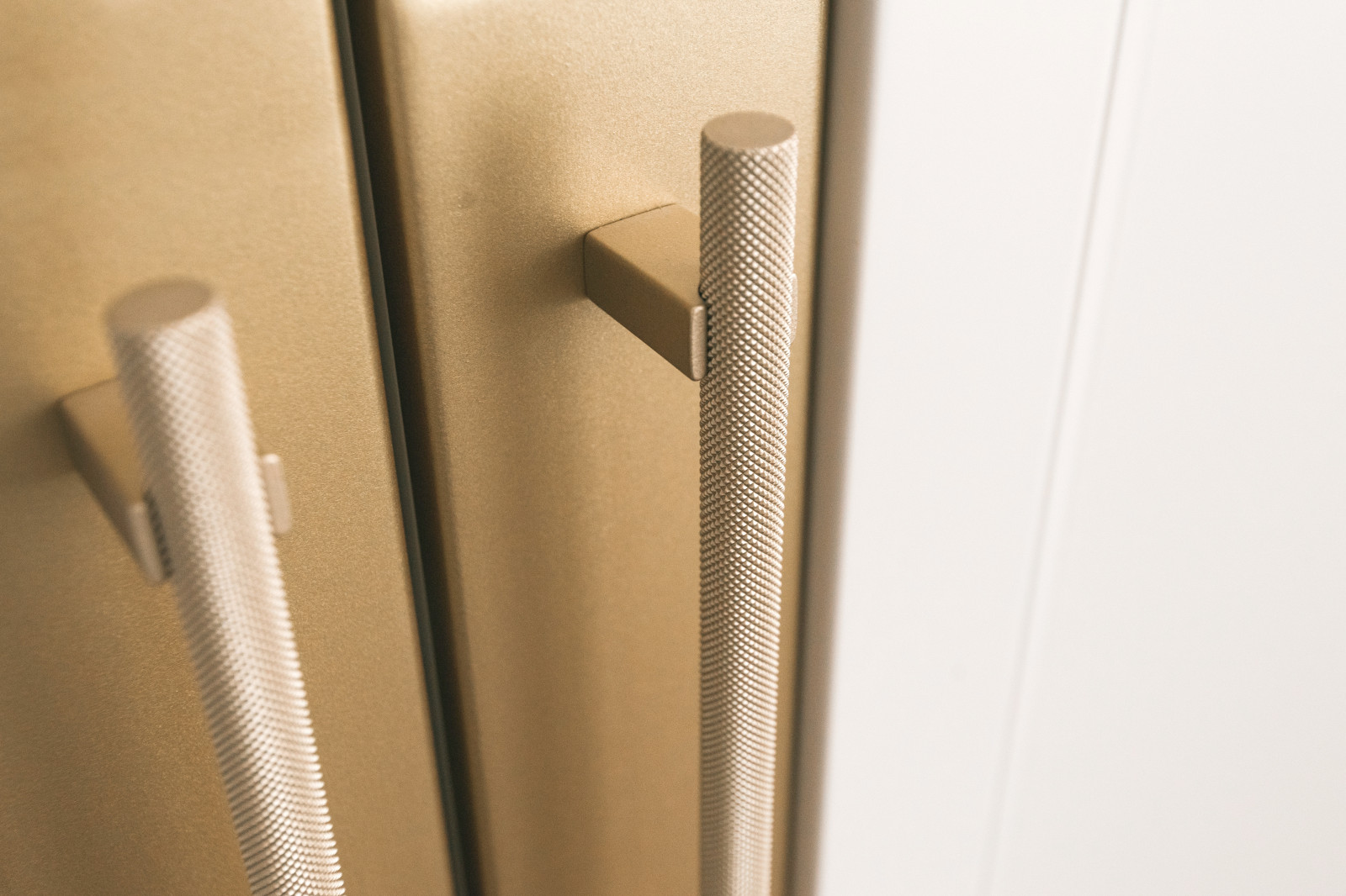 Гардеробная комната с элементами Латуни