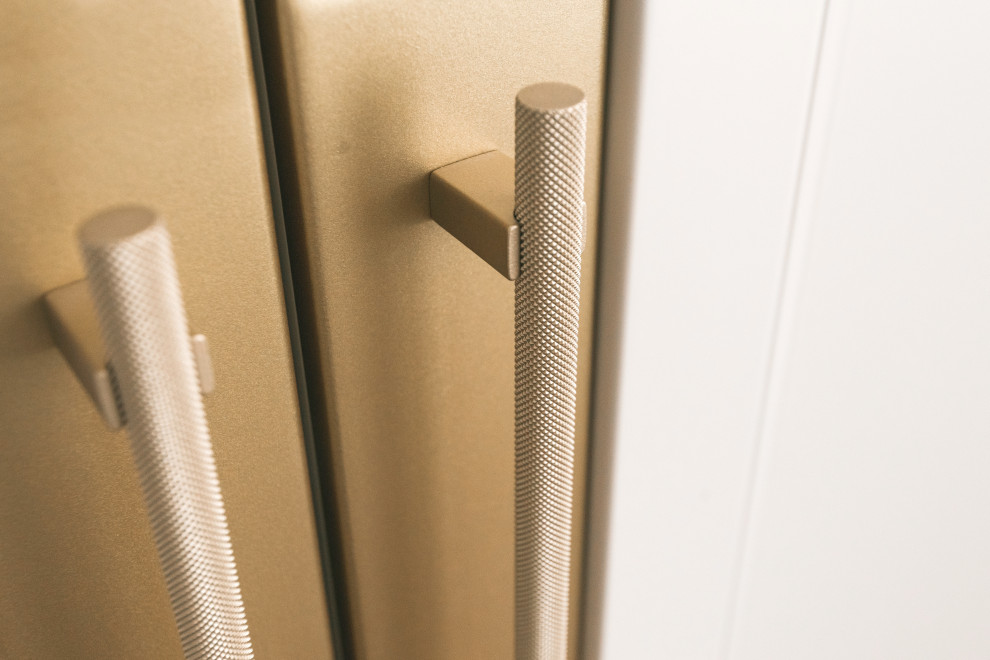 Гардеробная комната с элементами Латуни