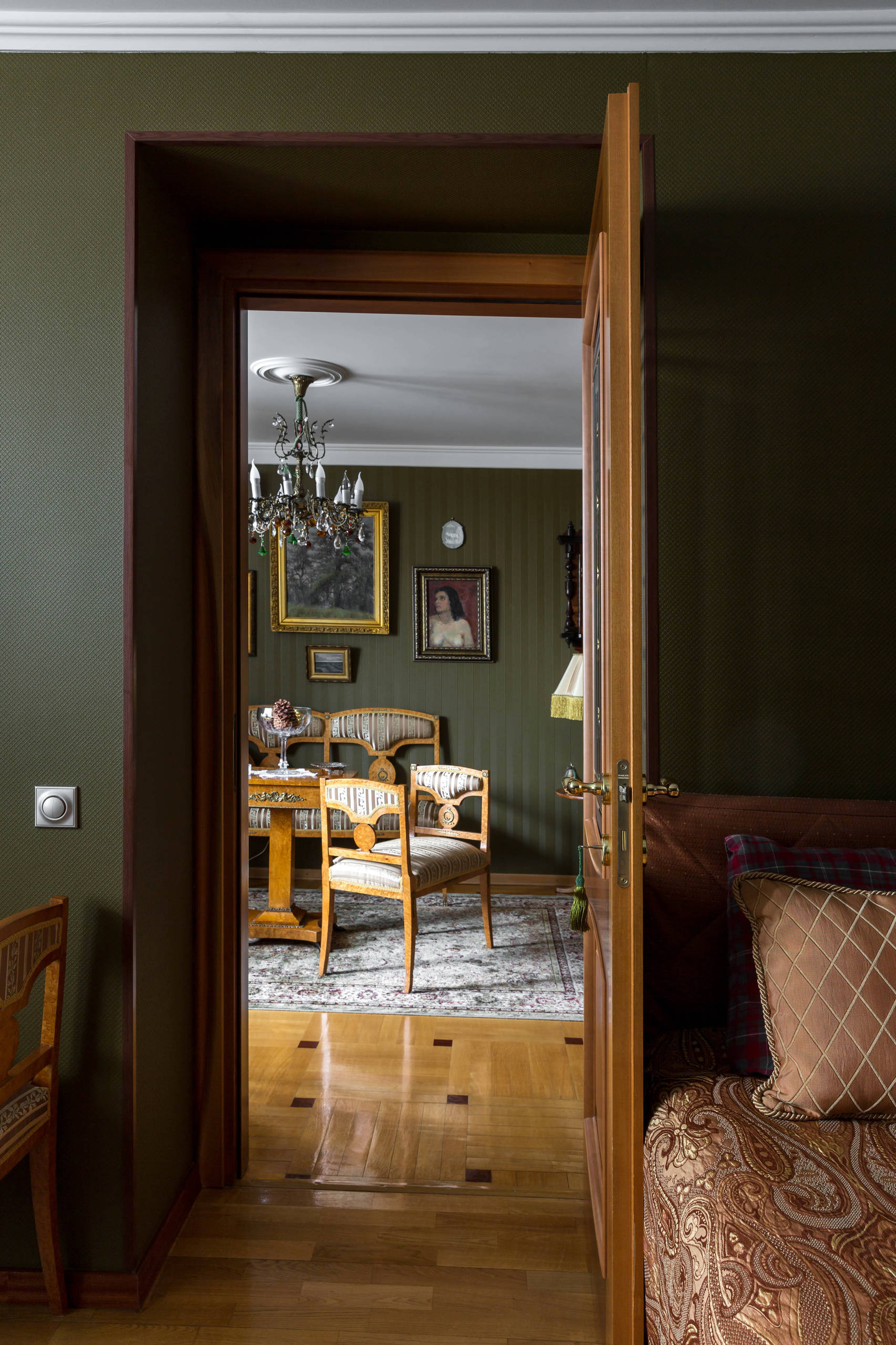 В гостях: Квартира юного ценителя антиквариата