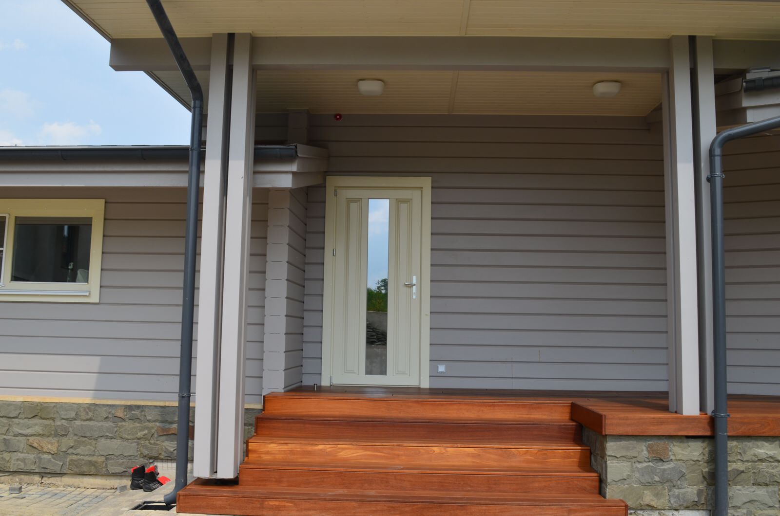 Hi Tech на берегу