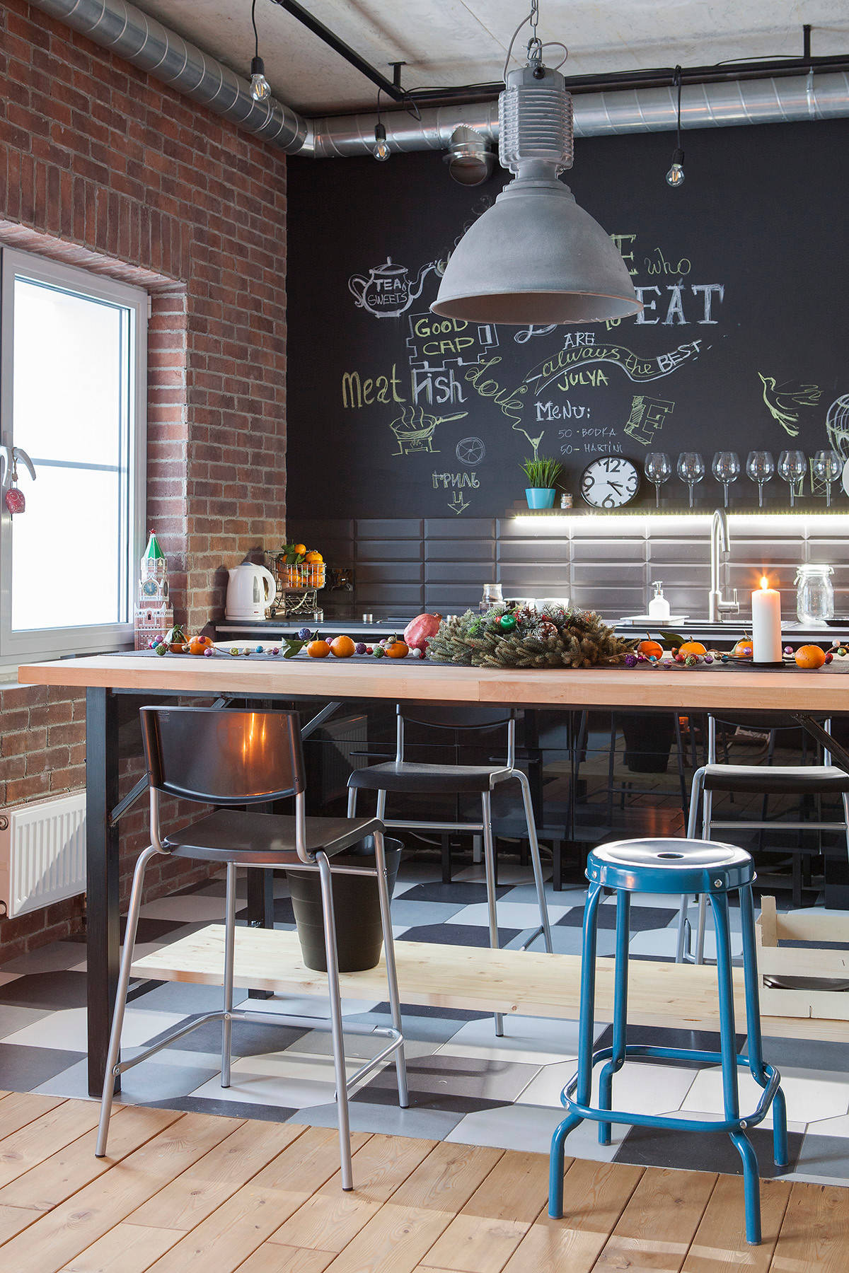 В гостях: Новый год в Ромашково с деревянной елкой и Малевичем