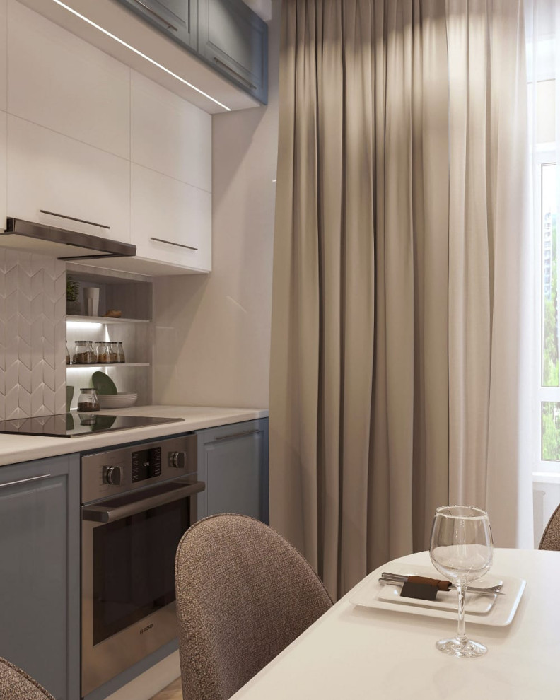 Двухкомнатная квартира со стеклом между гостиной и спальней