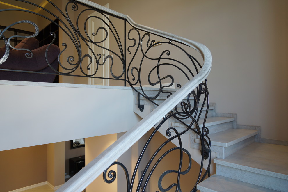 Кованное перильное ограждение в котеджном поселке Онегино