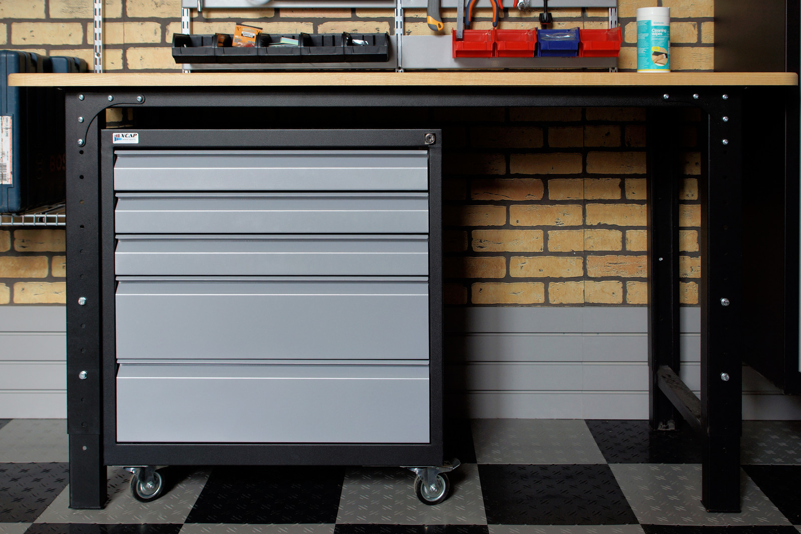 Как нам обустроить гараж