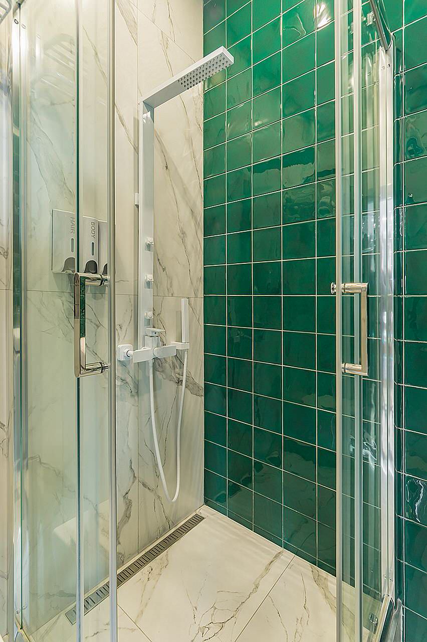 "Изумрудная роскошь" - номер в апарт-отеле KM TOWER