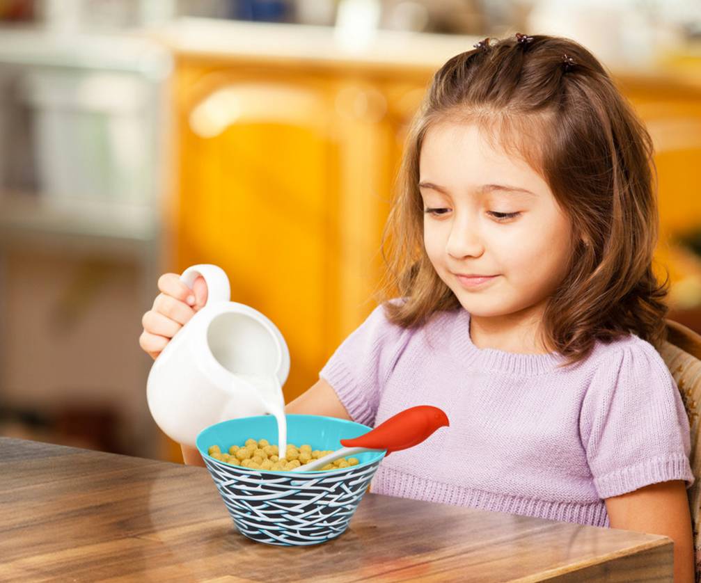 Хороший вопрос: Из какой посуды дети лучше едят