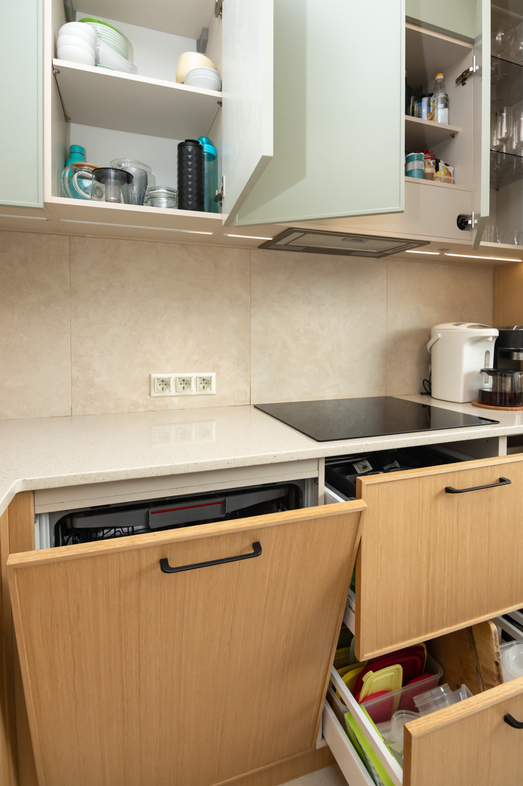 Неоклассическая кухня в трендовых цветах этого года