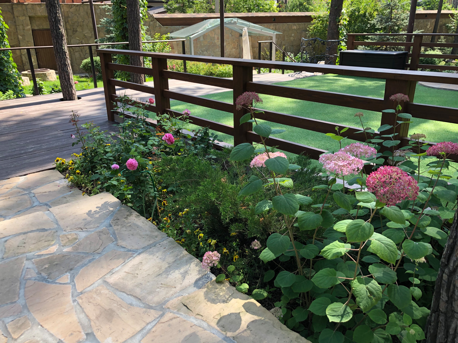 Просторный сад