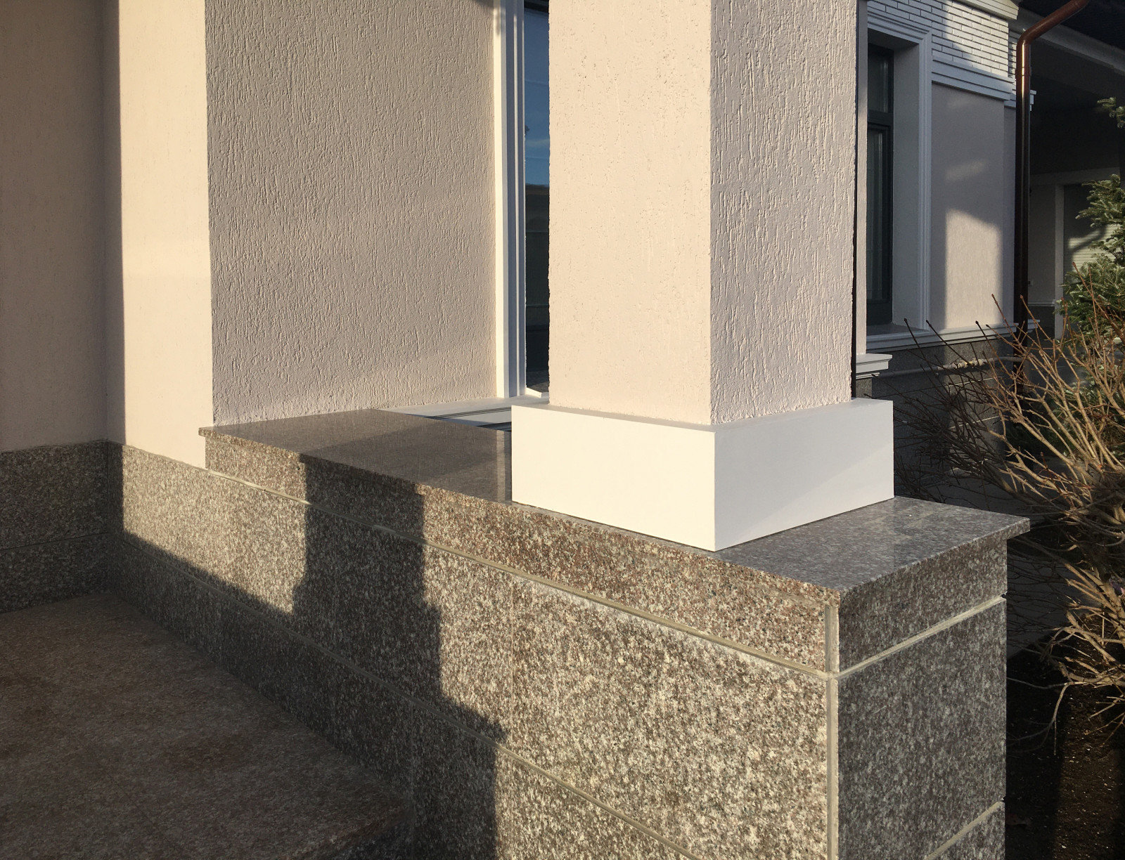 Дизайн и реконструкция фасада загородного дома