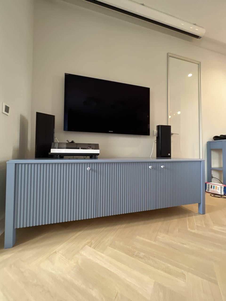 Тумбы с фрезерованными фасадами