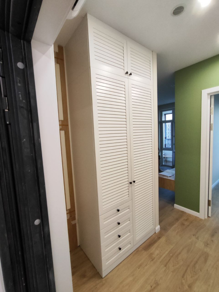 Распашные шкафы