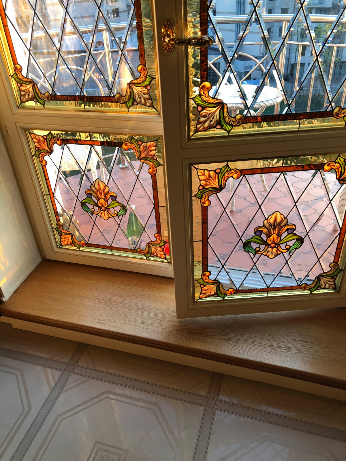 Обложка проекта: Витражи в технике Тиффани с применением фацетированных элементов