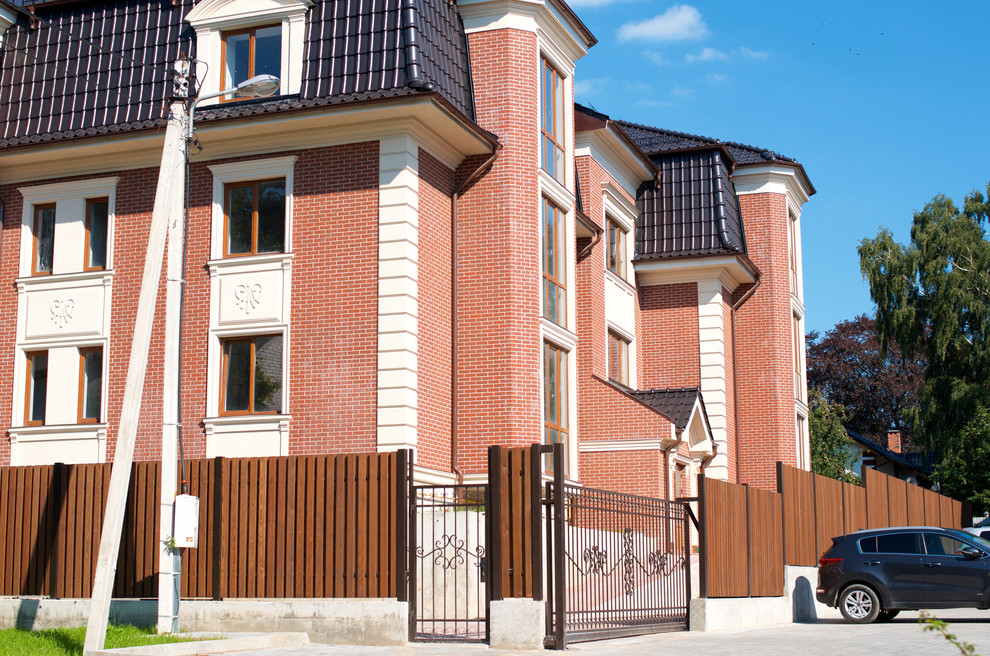 Ограда многоквартирного дома