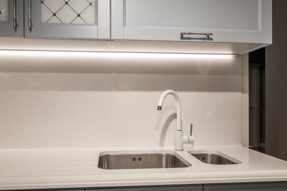 Серая кухня в классике