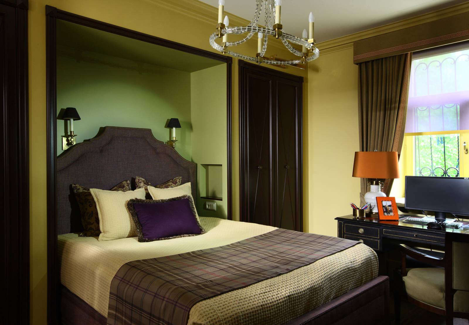 Обложка альбома: малые-цветные