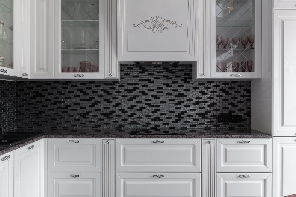 Белоснежная кухня в классике в ЖК Гусарская баллада