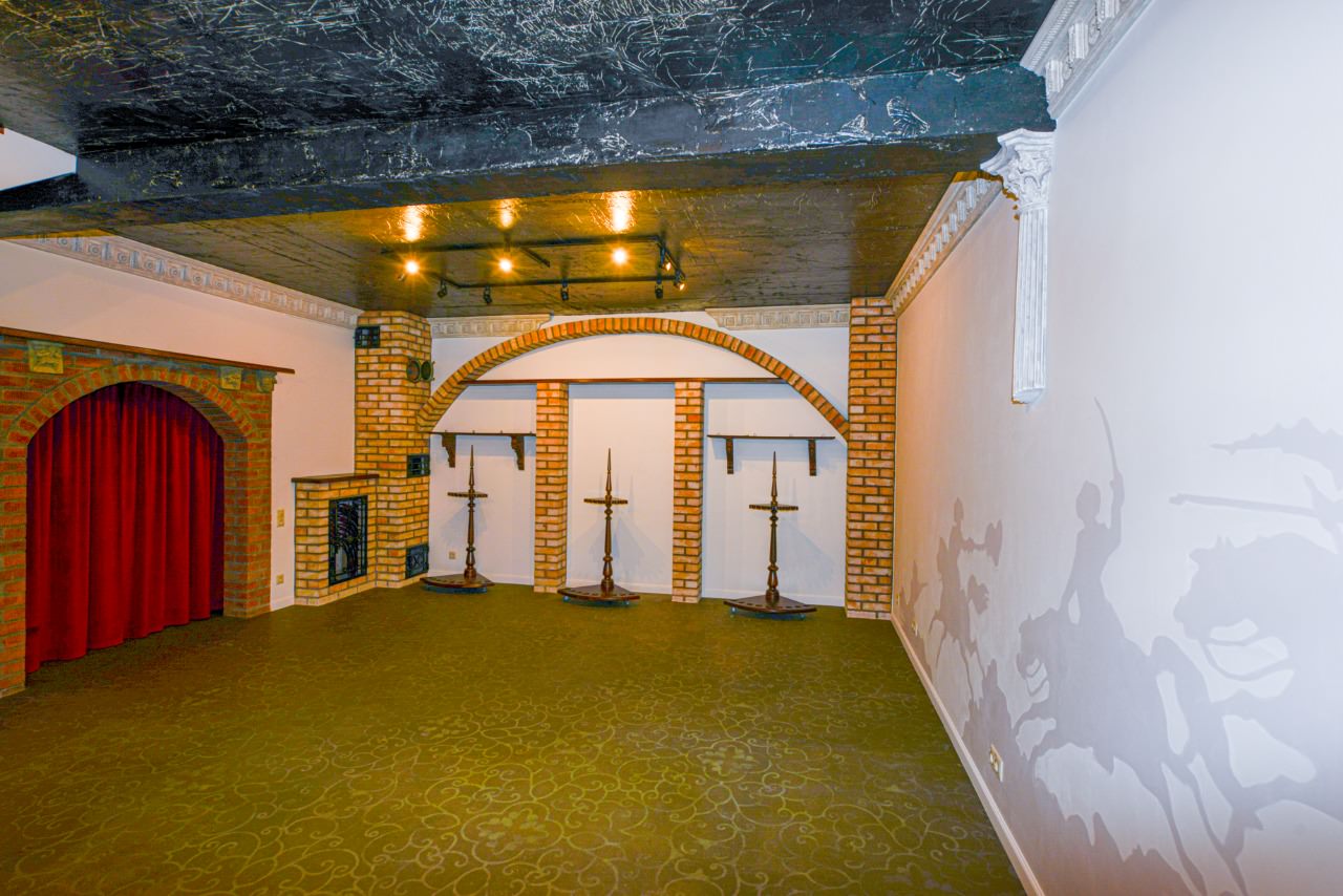 Интерьер в стиле средневекового замка