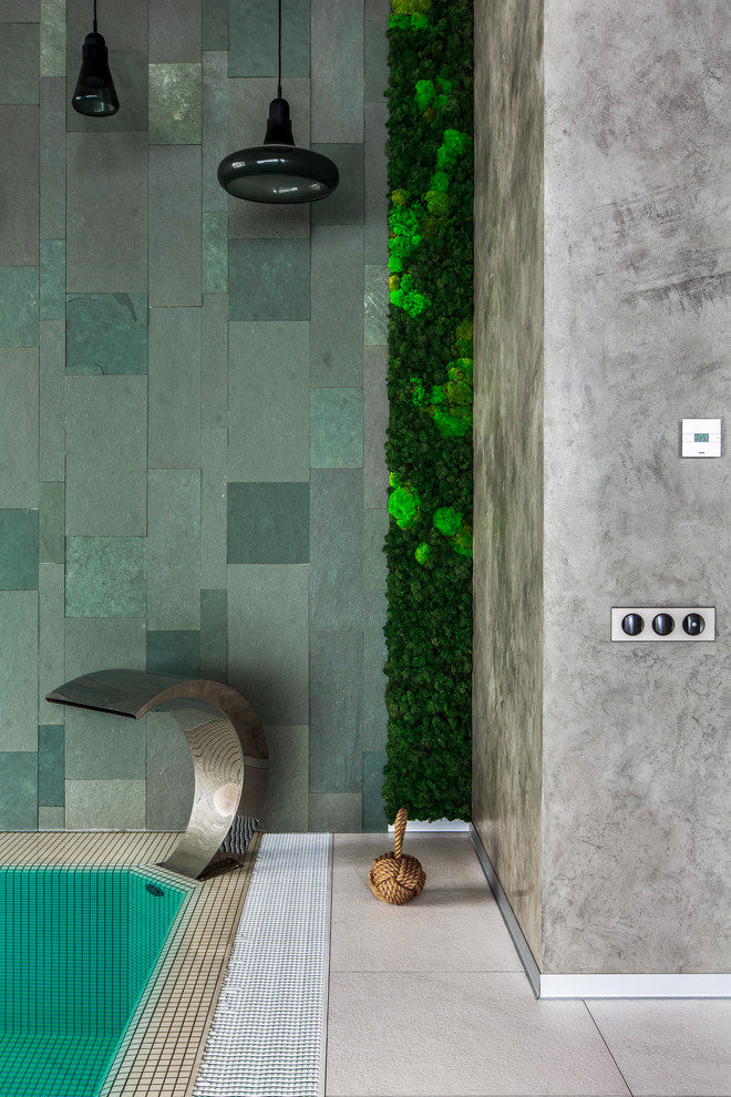 Бассейн в загородном доме