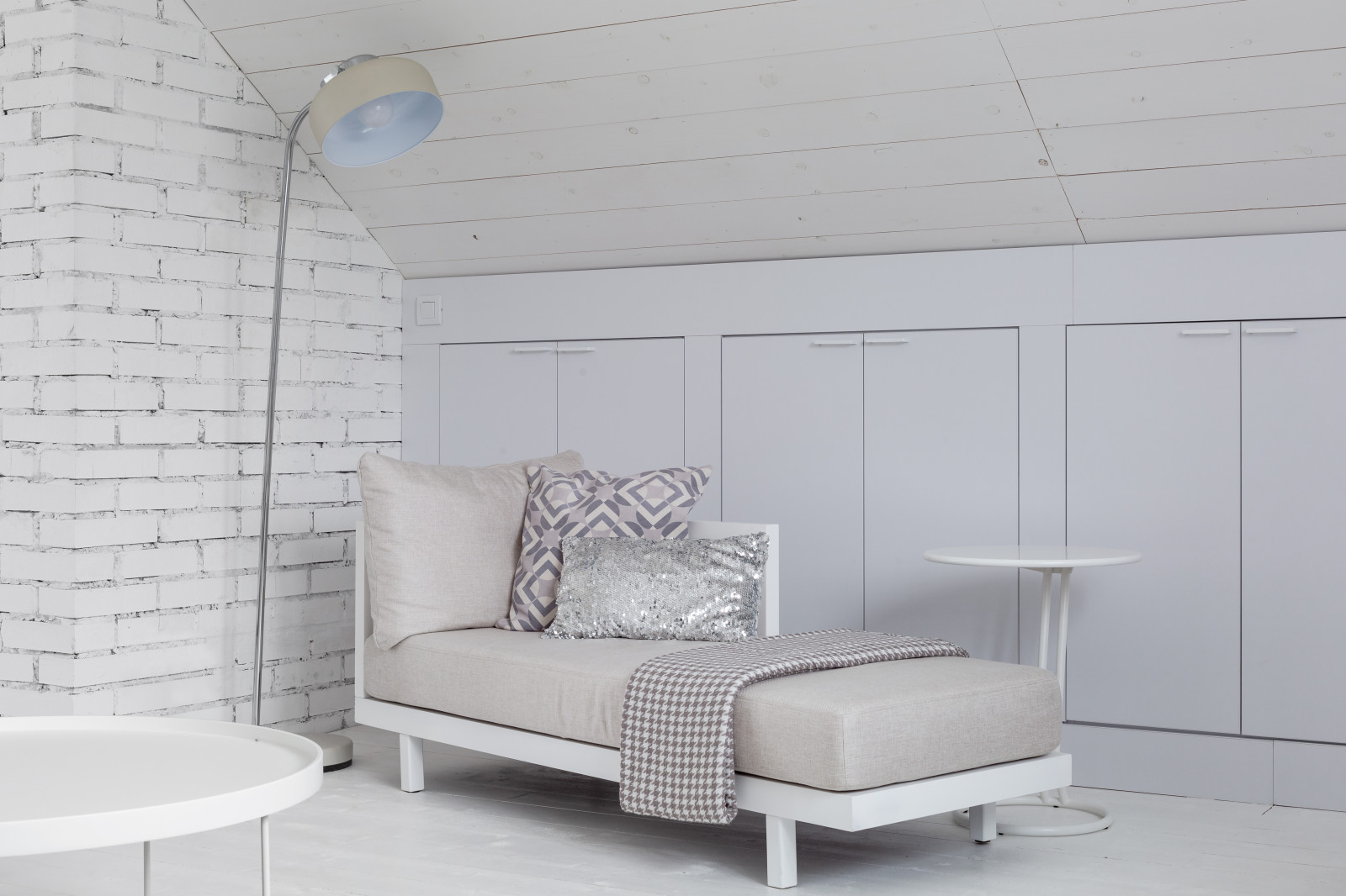 Белая мансарда.