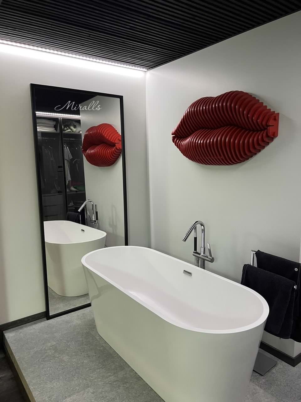 Обложка проекта: Напольное зеркало Ray в ванной комнате