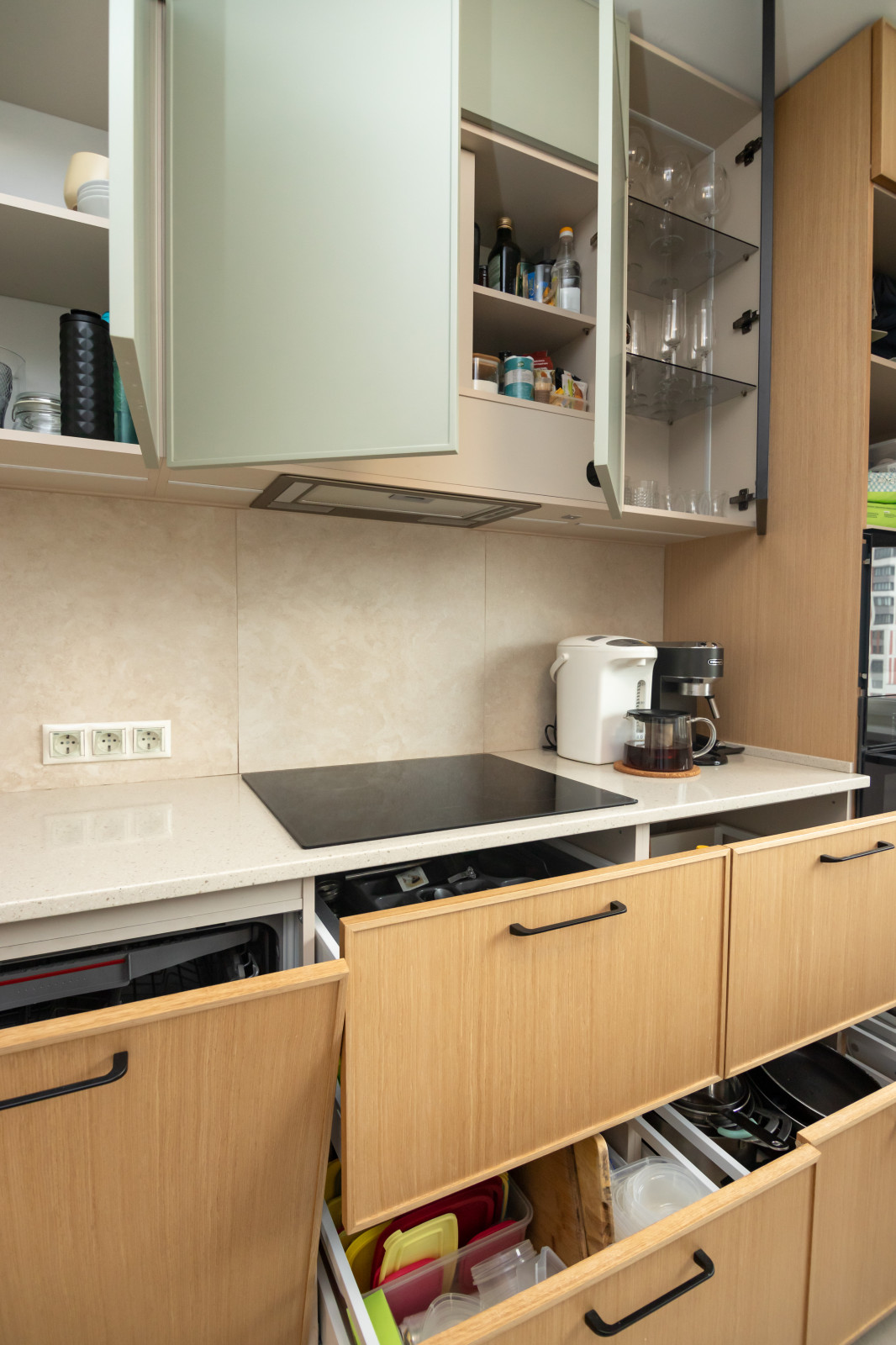 Неоклассическая кухня в трендовых цветах этого года