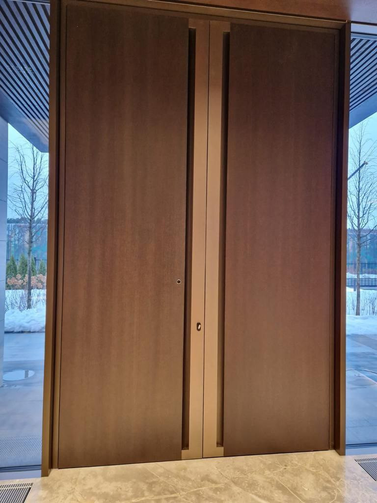 Облицовка двери из натурального шпона дуба