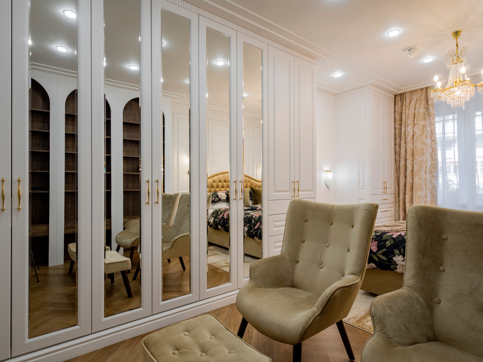 Стильная меблировка спальни