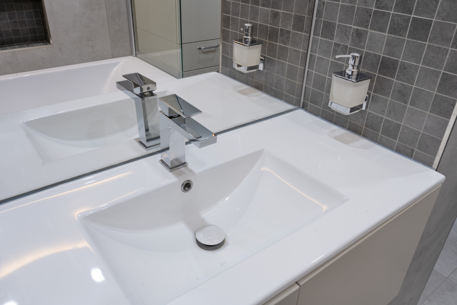 Обложка проекта: "Смокинг". Квартира на наб. Т. Шевченко