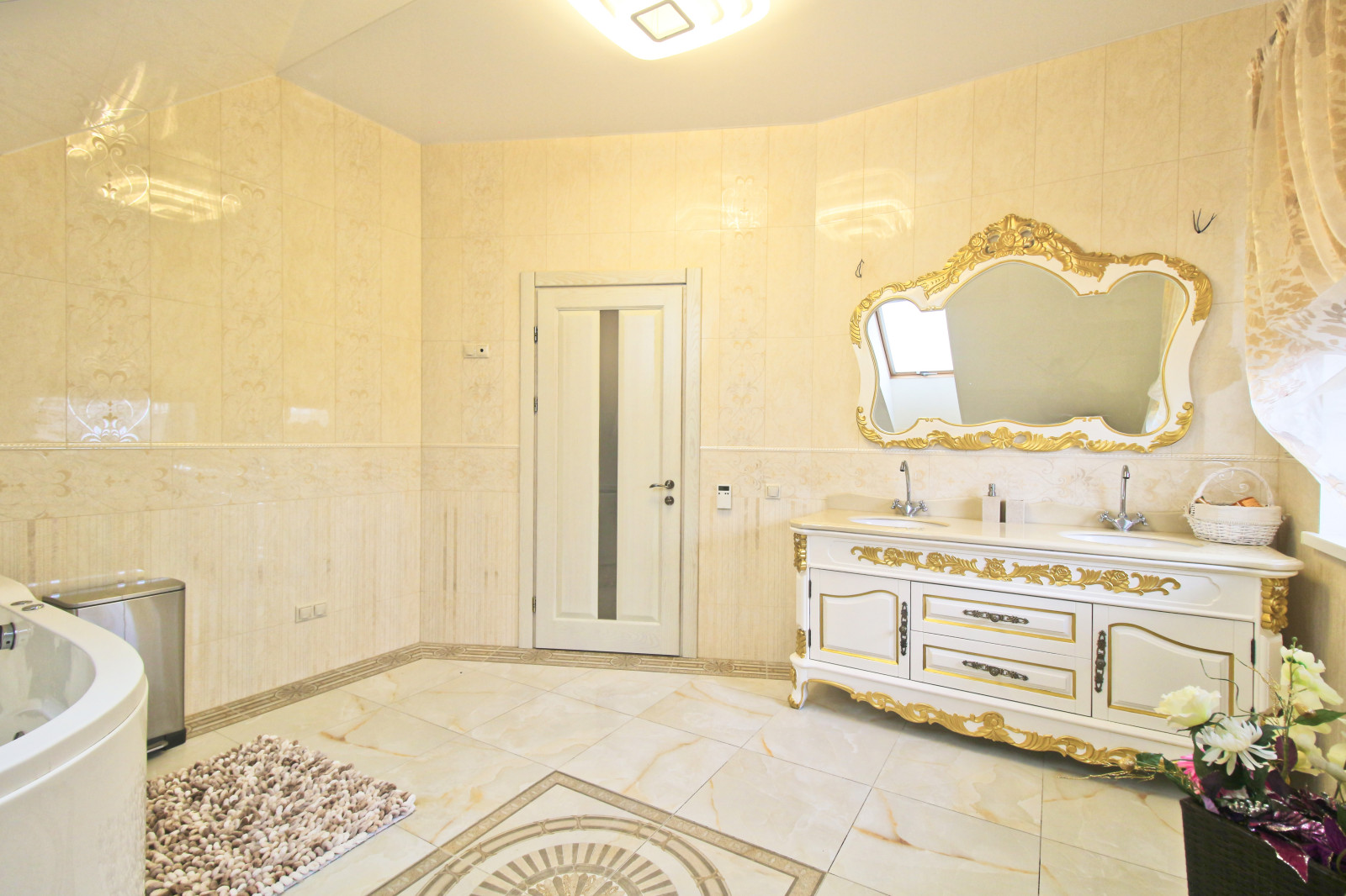 Дом со львами