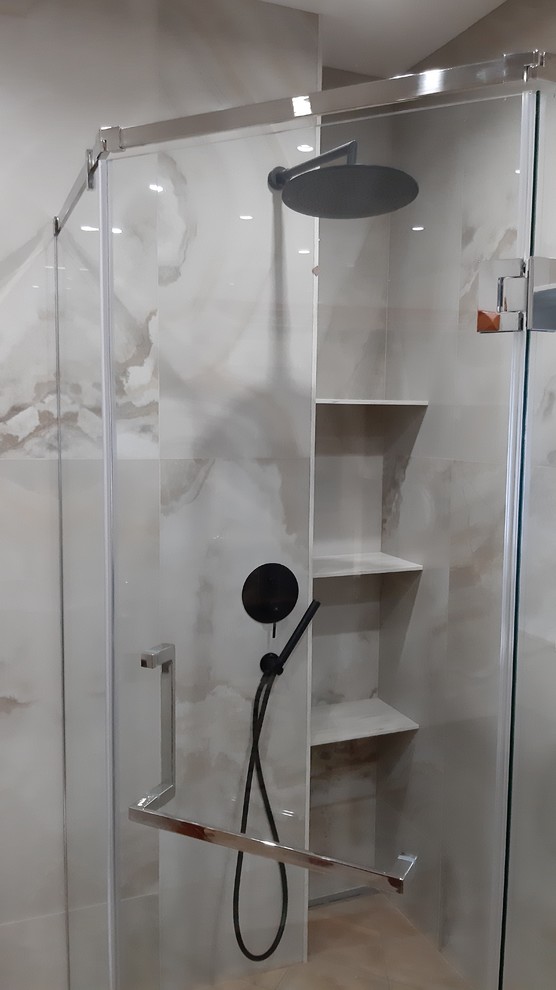 Душевая перегородка пятиугольная