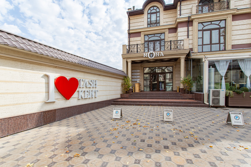 ресторан MONA