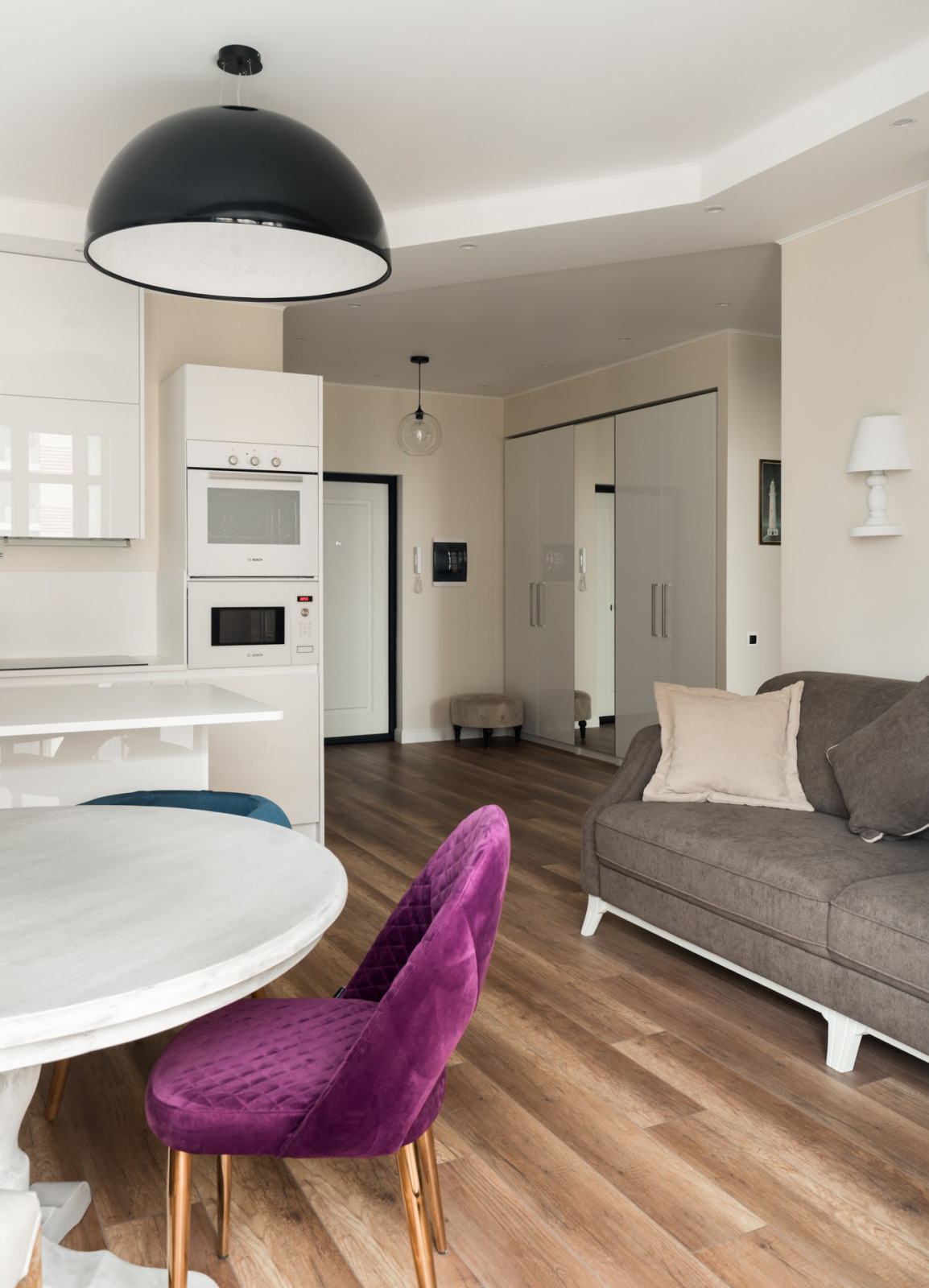 Белая кухня, черные кубы. Модель Vector. Дизайнер Игорь Степанов